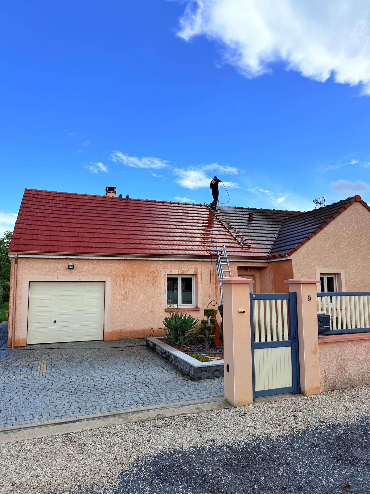 Maison en pierre avec toiture en tuiles